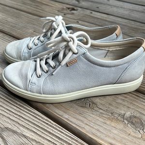 Ecco soft leather lace up shoes.